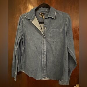 Bundle 3 for $25. Banana Republic Women's Denim Blue Button Down Shirt. Size S.